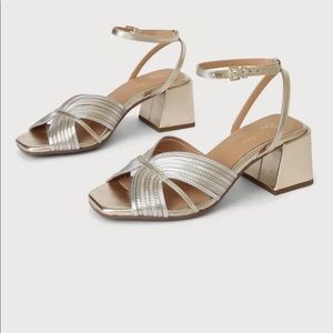 Seychelles tender metallic leather sandals size 9